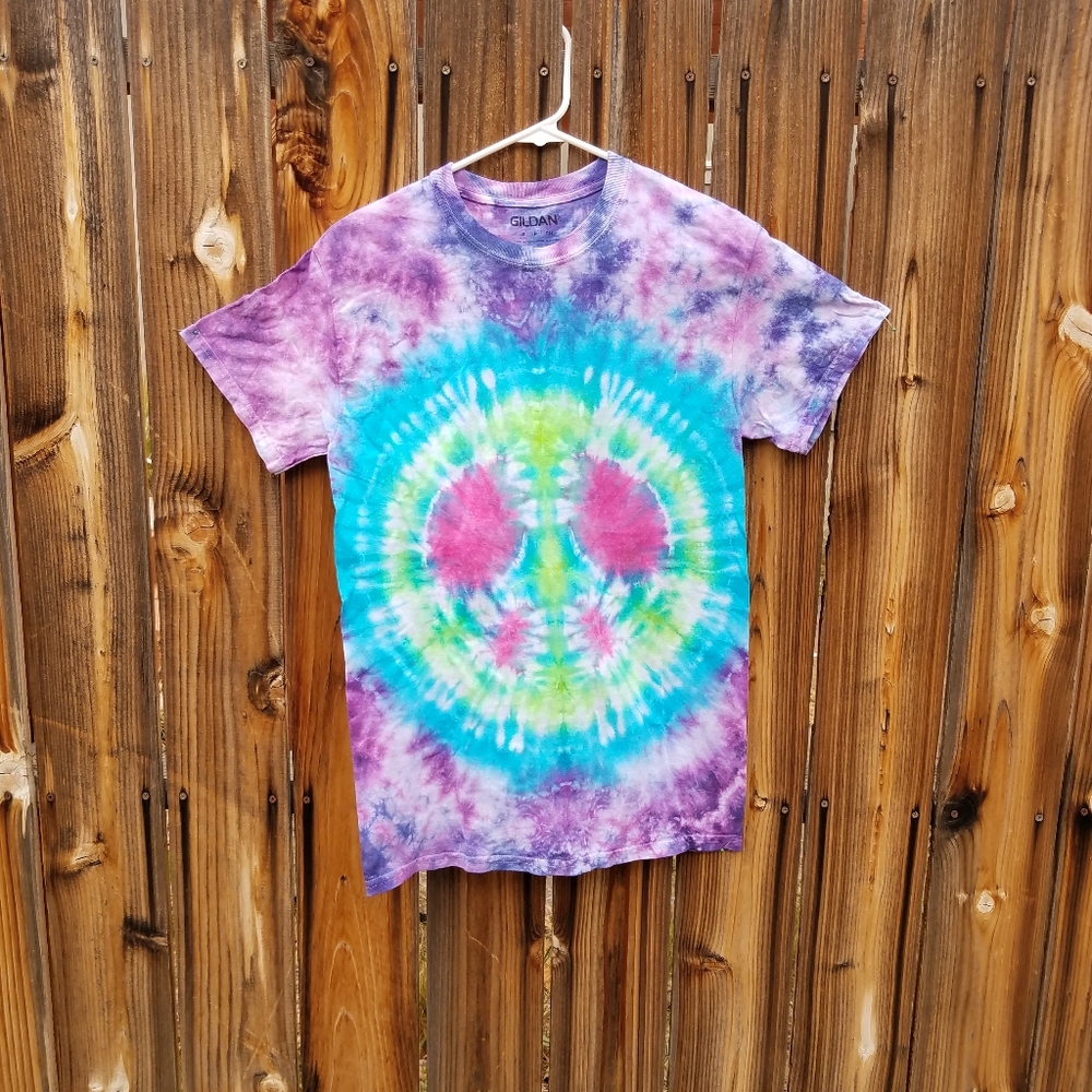 *New* Tie dye Peace sign Tshirt